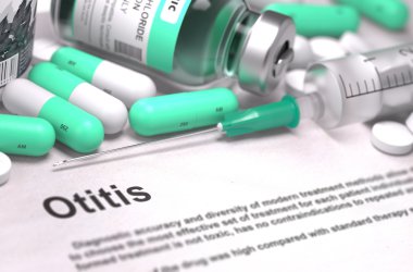 Tanı - Otitis. Bulanık Arka Planlı Tıbbi Konsept.