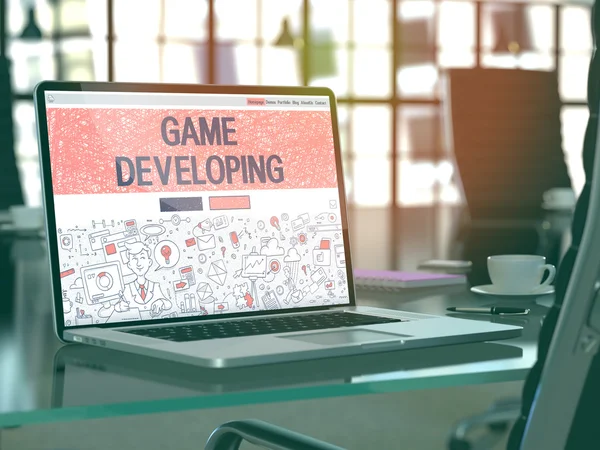 Tela de laptop com conceito de desenvolvimento de jogos . — Fotografia de Stock
