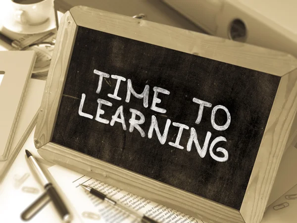 Time to Learning Handwritten by White Chalk on a Blackboard. — Stock Photo, Image