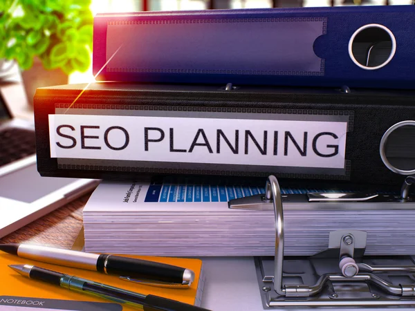 Schwarzer Ringordner mit Aufschrift SEO-Planung. — Stockfoto