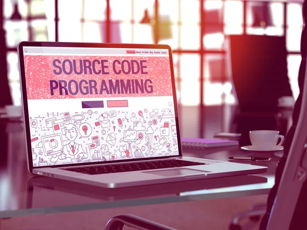 Laptop scherm met bron code programmeer concept. — Stockfoto