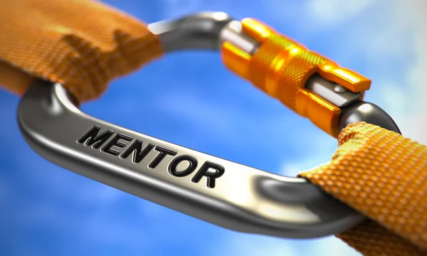 Mentor en mosquetón de cromo entre cuerdas naranjas . — Foto de Stock