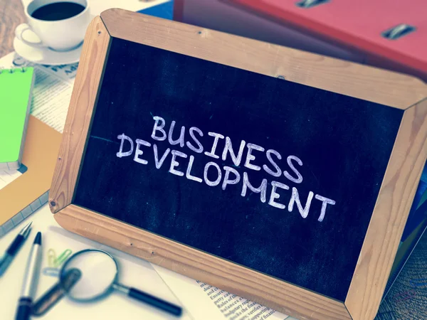 Концепция развития бизнеса нарисована на доске . — стоковое фото