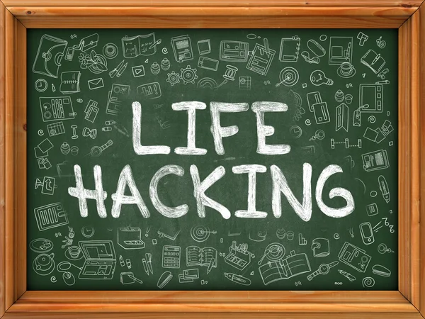 Concepto de Hacking de Vida. pizarra verde con iconos de Doodle . —  Fotos de Stock