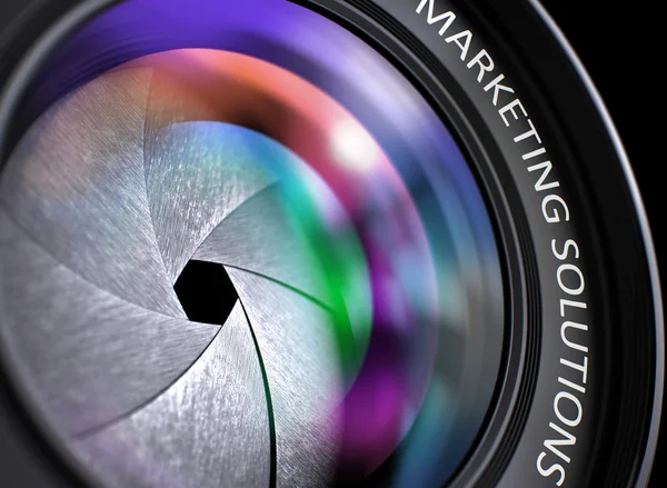 Conceito de soluções de marketing no vidro frontal da lente da câmera . — Fotografia de Stock