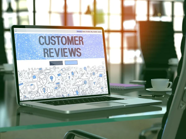 Customer Reviews on Laptop in Modern Workplace Background. — Stock Photo, Image