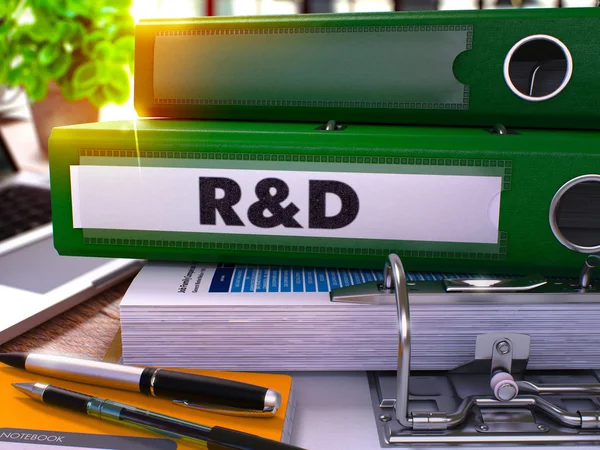 Investigación y desarrollo sobre la carpeta de oficinas verdes. Imagen tonificada . —  Fotos de Stock