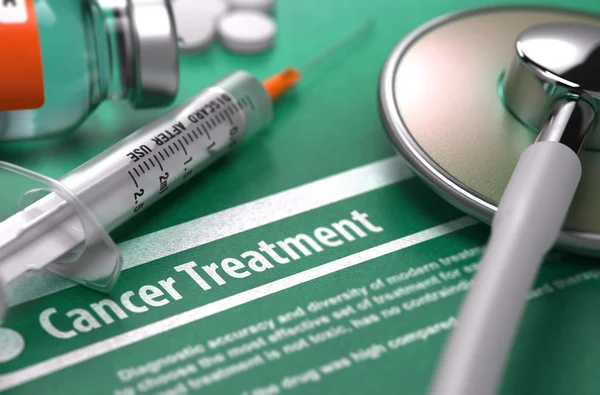 Θεραπεία του καρκίνου - έντυπη διάγνωση σε πράσινο φόντο. — Φωτογραφία Αρχείου