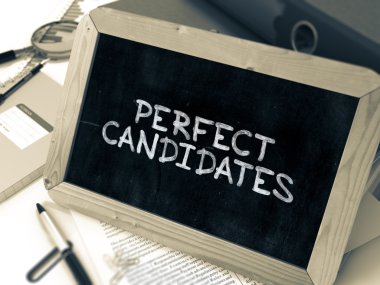 Küçük Tebeşir Tahtasında El Çizilmiş Mükemmel Adaylar Kavramı.