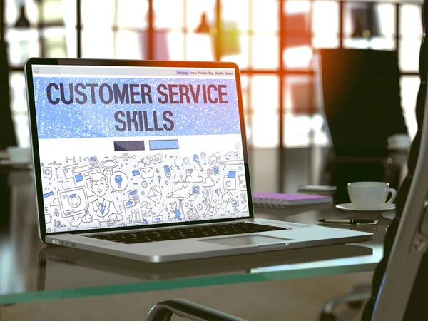 Customer service skills op laptop in moderne werkplek achtergrond. — Stockfoto