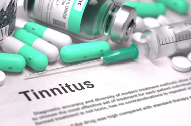 Tanı - Tinnitus. Bulanık Arka Planlı Tıbbi Konsept.