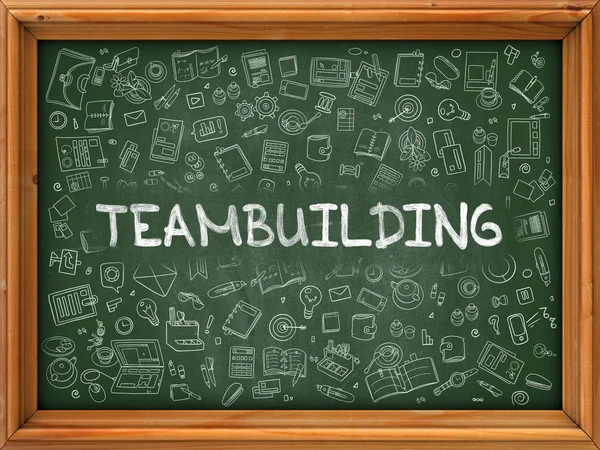 Teambuilding Concept. Groene krijtbord met Doodle pictogrammen. — Stockfoto