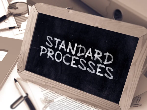 Standart Süreçler El Yazısı Chalkboard üzerinde.