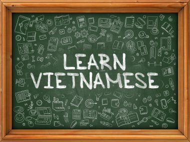 Vietnamca öğrenin - El Yeşil Chalkboard çizilmiş.