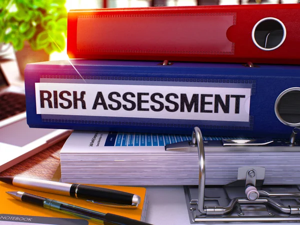 Valutazione del rischio sulla cartella Blue Office. Immagine tonica . — Foto Stock