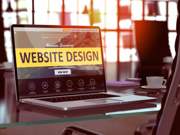 Diseño del sitio web Concepto en la pantalla del ordenador portátil . —  Fotos de Stock