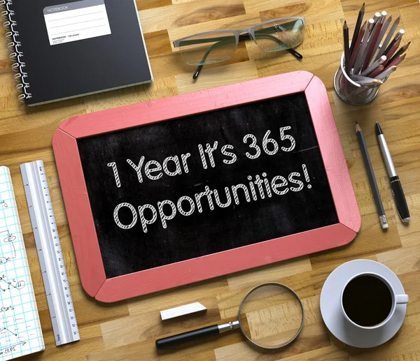 1 ano suas 365 oportunidades. Chalkboard pequeno . — Fotografia de Stock
