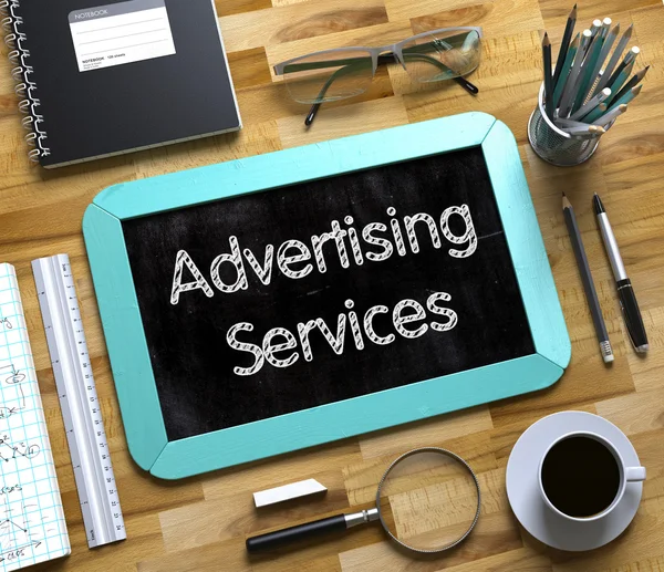 Advertising Services concept op kleine schoolbord. — Stockfoto