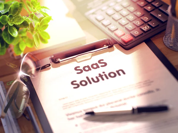 Klembord met SaaS Solution concept. — Stockfoto