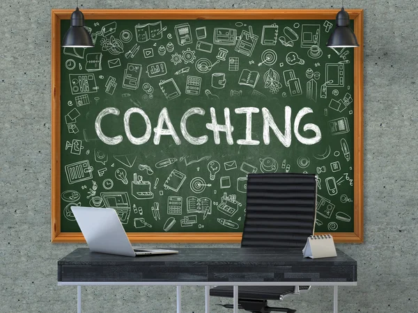 Coaching-hand getrokken op groene schoolbord. — Stockfoto