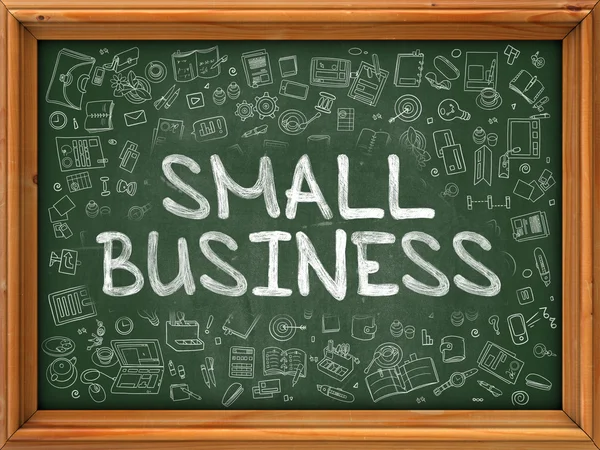Πράσινο πίνακα κιμωλίας με το χέρι μικρών επιχειρήσεων. — Φωτογραφία Αρχείου
