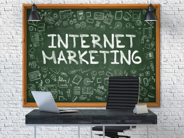 Internet marketing-hand getrokken op groene schoolbord. 3D-illustratie. — Stockfoto