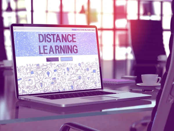 Aprendizaje a distancia en el ordenador portátil en el entorno laboral moderno. Ilustración 3D . — Foto de Stock