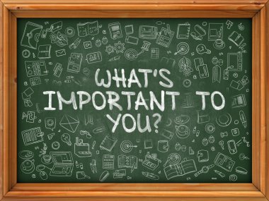 El Çizilmiş Whats You Için Önemli Olan Yeşil Tebeşir Tahtası.