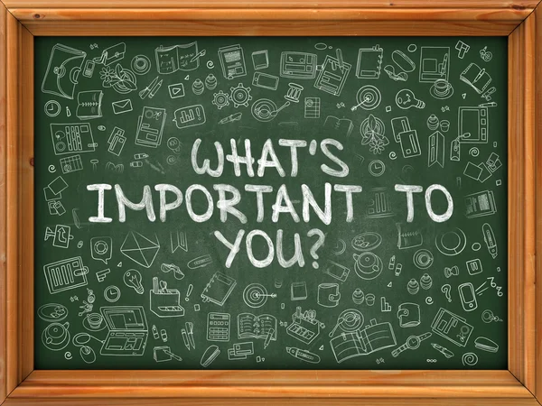 El Çizilmiş Whats You Için Önemli Olan Yeşil Tebeşir Tahtası.