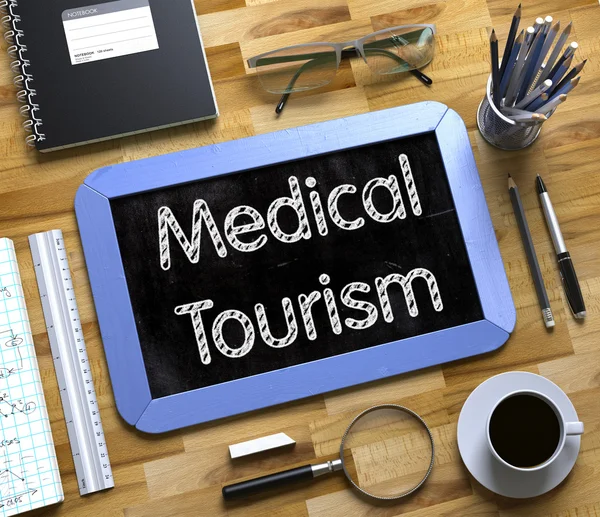 Small Chalkboard with Medical Tourism. 3D. — Stock Photo, Image