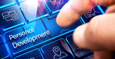 Kişisel Geliştirme - Mavi Klavyedeki Mesaj Şeffaf Anahtar. Üç Boyut.