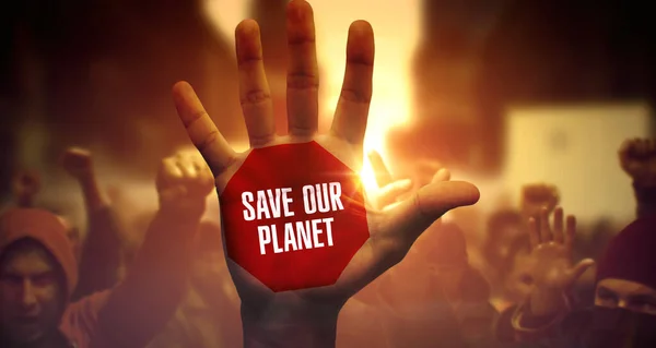 Спасите нашу планету - толпа людей на демонстрации. — стоковое фото