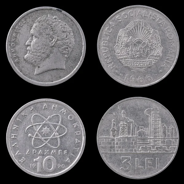 黒の背景に 2 つの古いヨーロッパの硬貨. — ストック写真