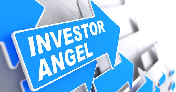 Ангел інвестора на знаку зі стрілкою синього напрямку . — стокове фото