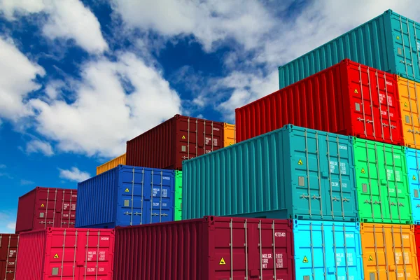 Combineren van kleurrijke Containers op Sky achtergrond. — Stockfoto