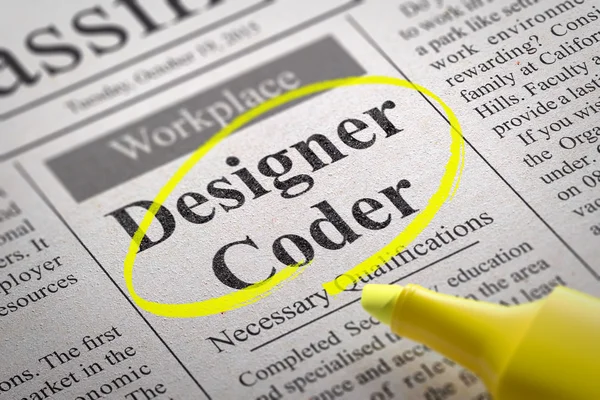 Дизайнер кодер робочих місць в газеті. — стокове фото