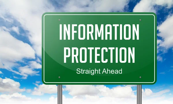 Ochrona informacji na autostradzie drogowskaz. — Zdjęcie stockowe