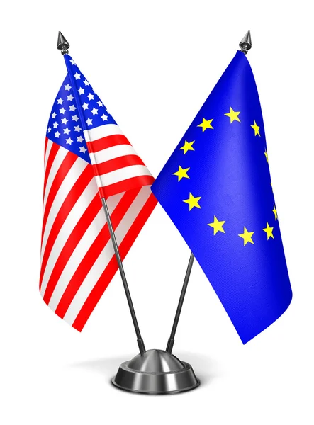UE et États-Unis - Drapeaux miniatures . — Photo