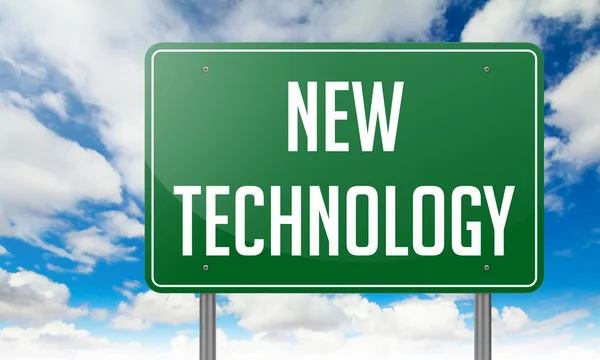 Nieuwe technologie op Highway Signpost. — Stockfoto