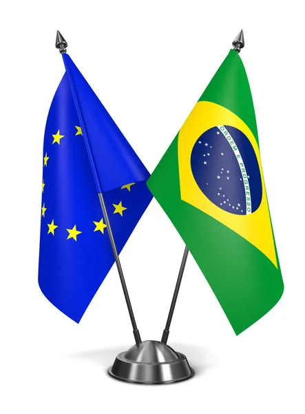UE i Brazylia - miniaturowe flagi. — Zdjęcie stockowe