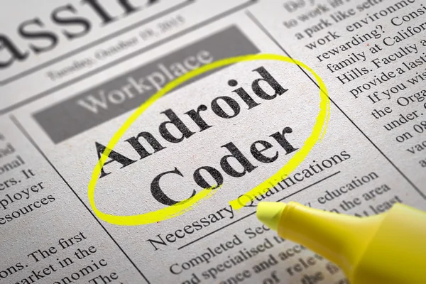 Android Coder banen in krant. — Stockfoto
