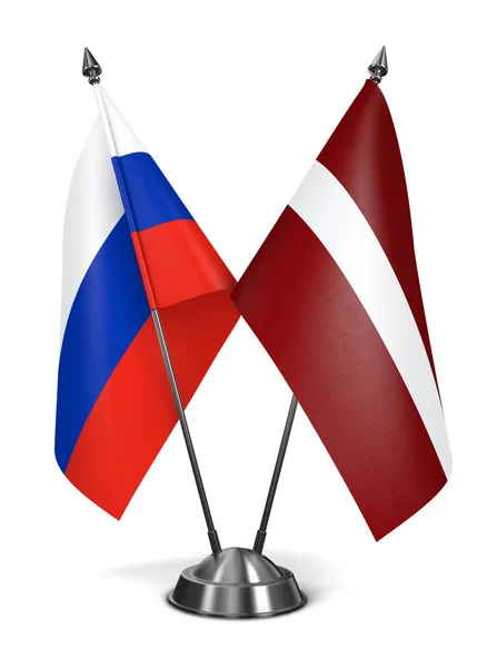 Ryssland och Lettland - miniatyr flaggor. — Stockfoto