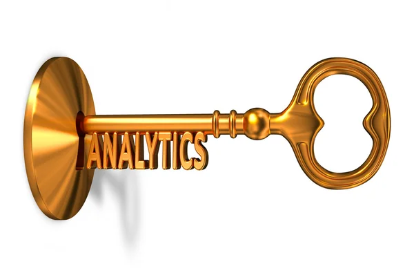 Analitics - Zlatý klíč vložen do klíčové dírky. — Stock fotografie