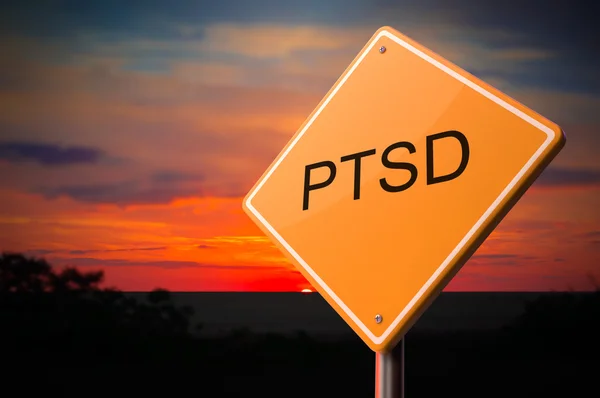 PTSD sul segnale di avvertimento stradale — Foto Stock