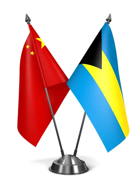 Chiny i Bahamy - miniaturowe flagi. — Zdjęcie stockowe