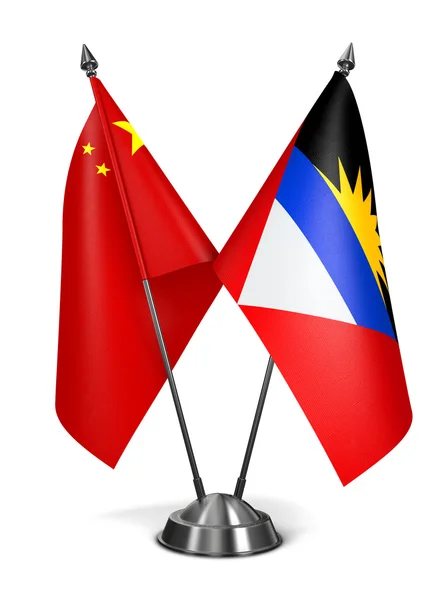 Κίνα, Αντίγκουα και Μπαρμπούντα - μινιατούρα σημαίες. — Φωτογραφία Αρχείου