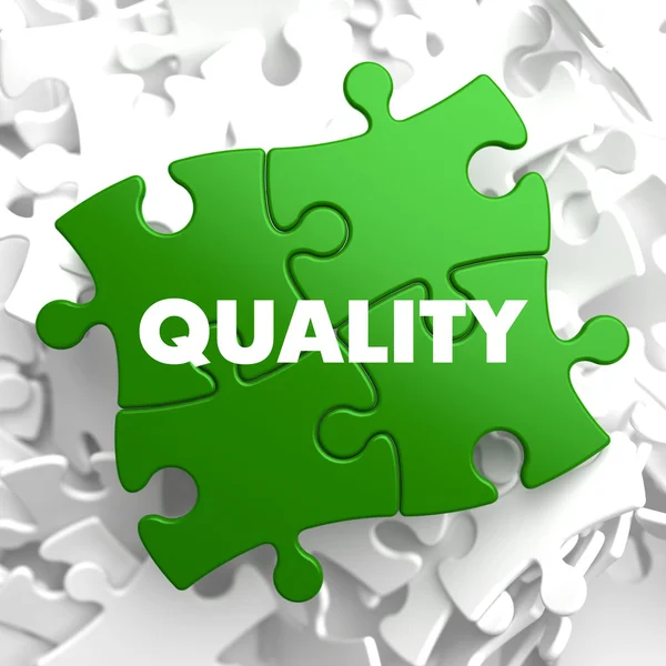 Definición de calidad en rompecabezas verde . —  Fotos de Stock