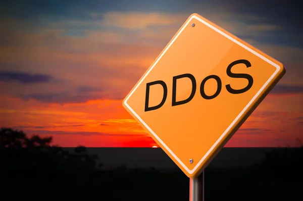 DDoS på Advarsel Road Sign . - Stock-foto