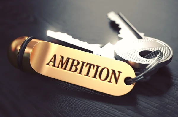 Concepto de ambición. Llaves con llavero dorado . —  Fotos de Stock