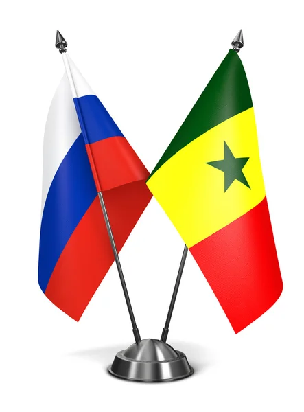 Russland und Senegal - Miniaturfahnen. — Stockfoto